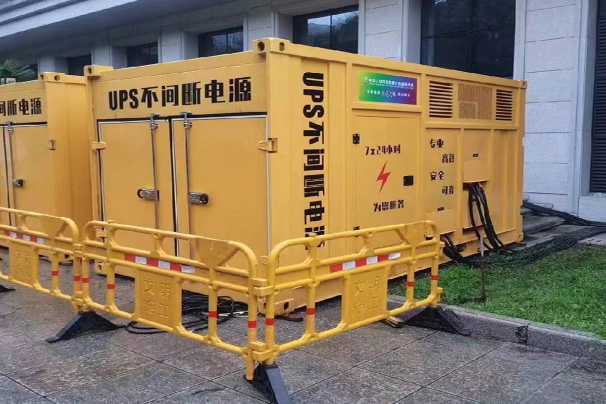 于洪发电机租赁施工现场